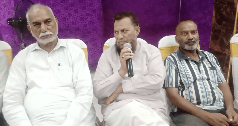 Participants speaking during public hearing consultation