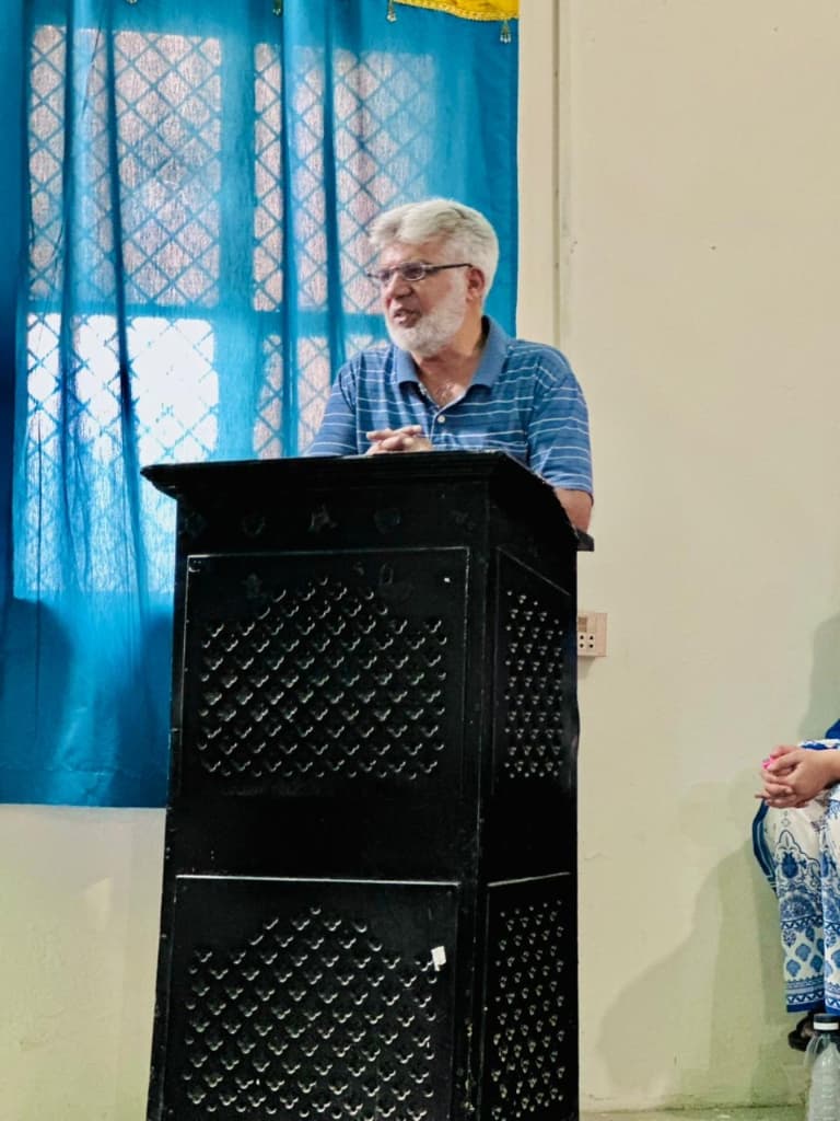 Speaker presenting during tobacco control dialogue