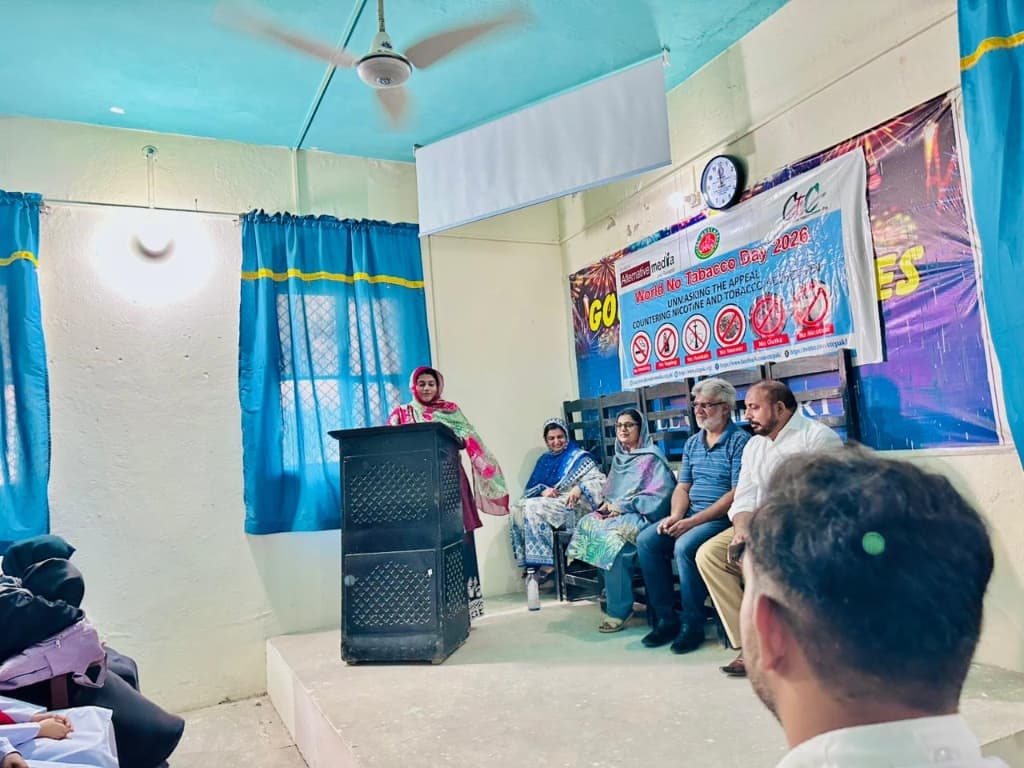 Speaker delivering lecture on tobacco hazards